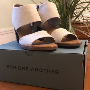 NWT Toms Women’s Natural Yarn Dye Majorca Cutout